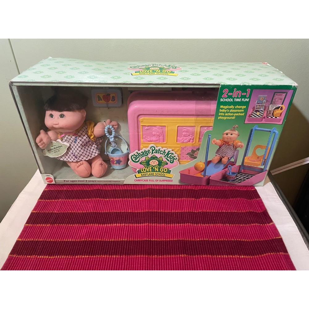 Vintage 1996 Cabbage Patch Kids Love N Go Babyland School Playset Mattel 15841